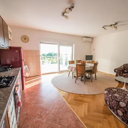 Dubis House 山林小屋