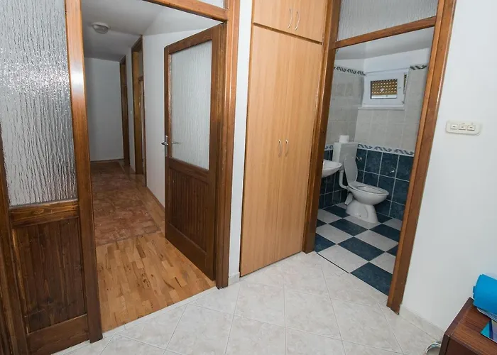 Dubis House *