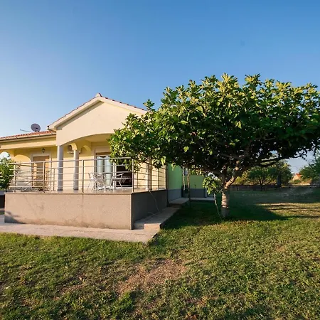 Dubis House Деревянный коттедж Задар